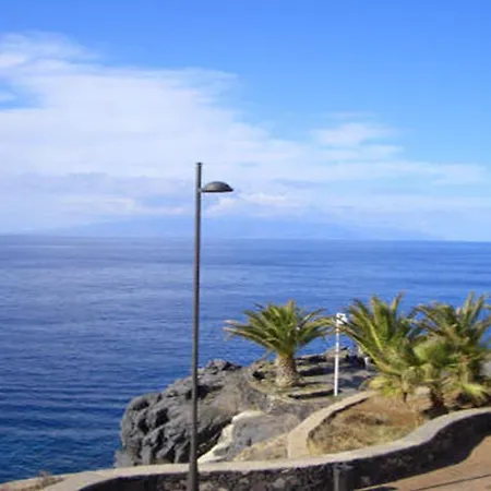 Beautiful 3 Bedroom Private Heated Pool *