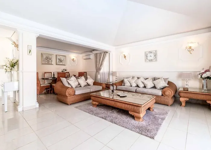 Beautiful 3 Bedroom Private Heated Pool