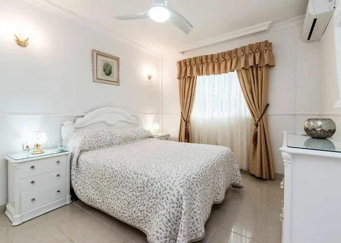 Villa Beautiful 3 Bedroom Private Heated Pool