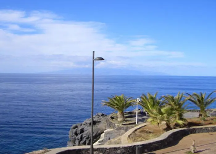 Beautiful 3 Bedroom Private Heated Pool *