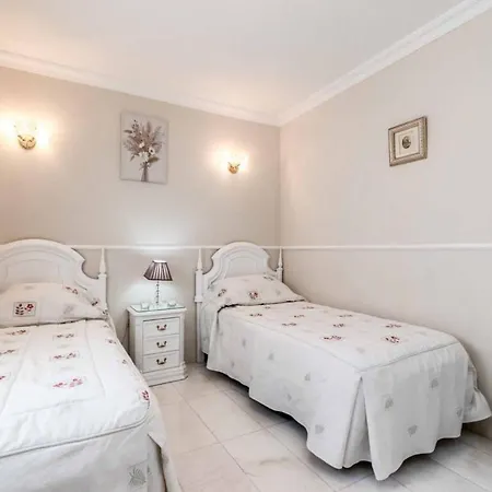 Vila Beautiful 3 Bedroom Private Heated Pool *