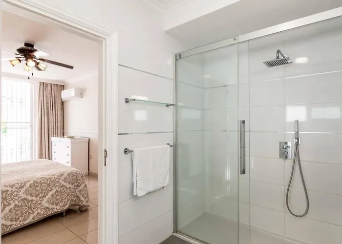 Beautiful 3 Bedroom Private Heated Pool *