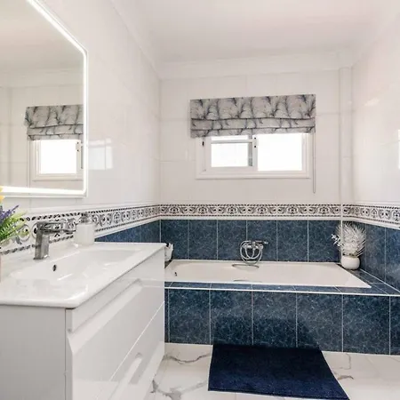 Beautiful 3 Bedroom Private Heated Pool Villa