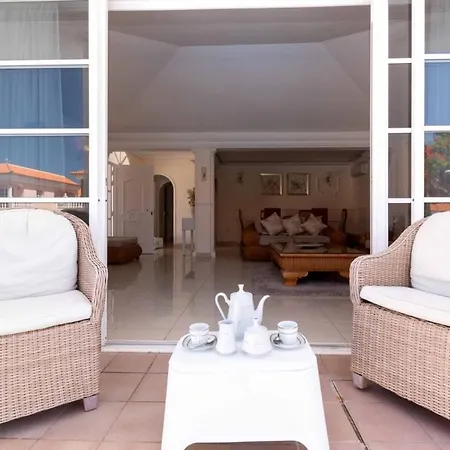 Beautiful 3 Bedroom Private Heated Pool فيلة