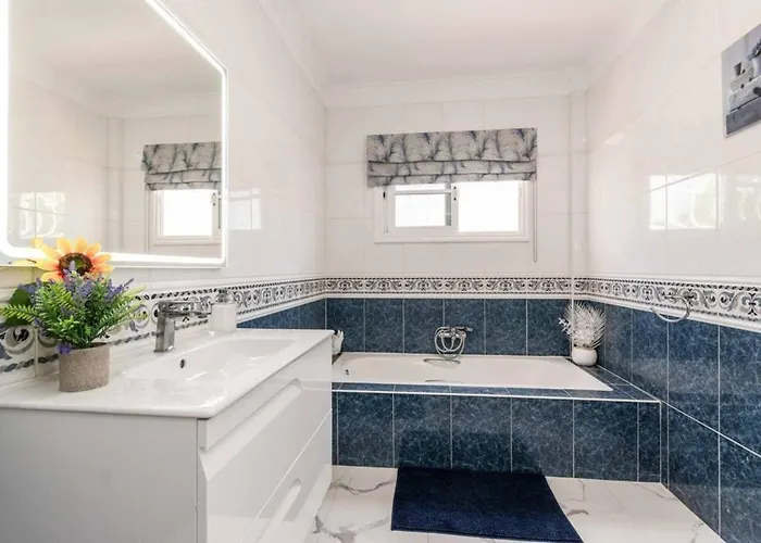 Beautiful 3 Bedroom Private Heated Pool Villa